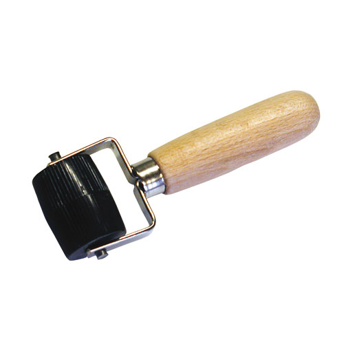 Tapetennahtroller mit Holzheft Tonne gerillt 2-seitig gelager Tapetennahtroller mit Holzheft Tonne gerillt 2-seitig gelager