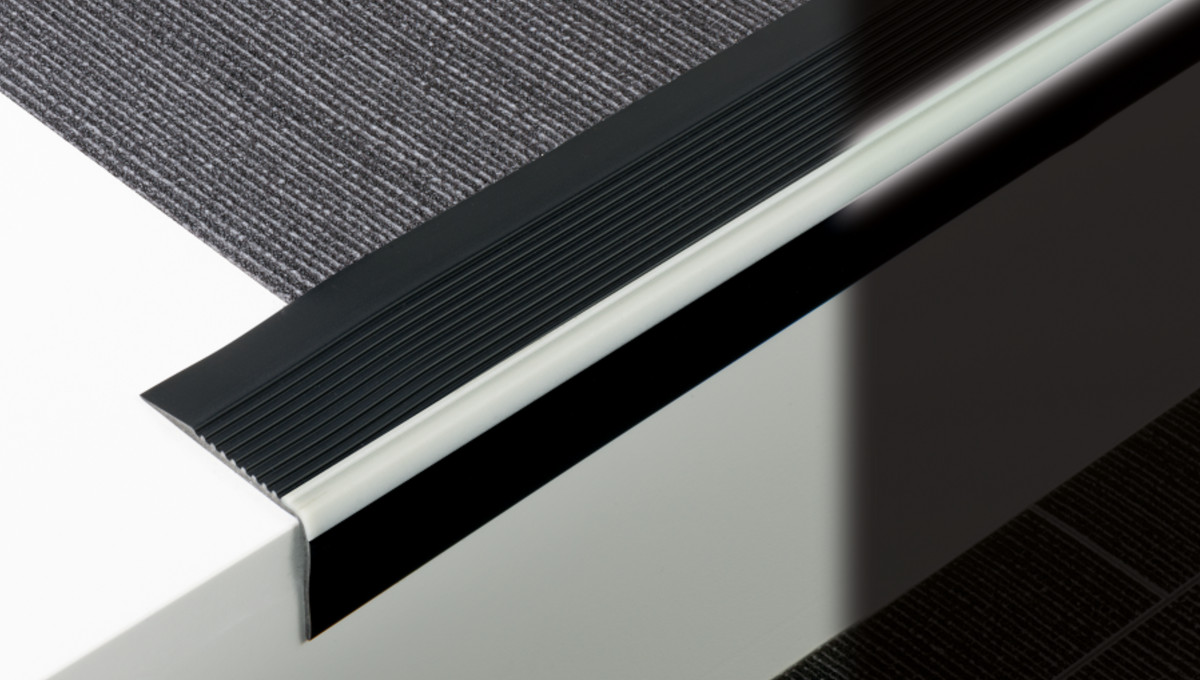 BOLTA WEICH-PVC Treppenkante TK 60/42-NL, schwarz (0111), nachleuchtend, Längen á 250 cm